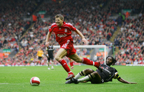 RMC：姆巴佩在上周联赛遭受膝盖撞击，并最终带伤踢完比赛