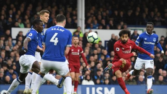 欧联对阵格拉茨风暴，卡拉布里亚打进挑球过人后精彩进球