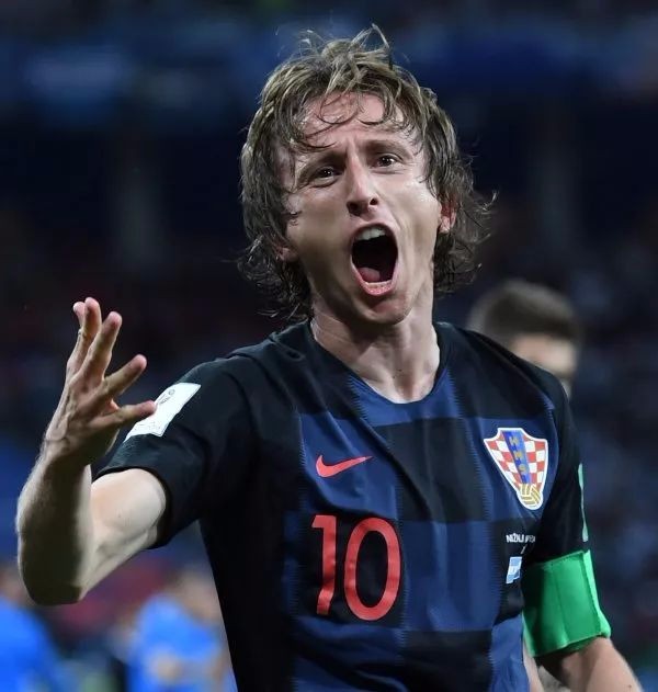 足球巴萨后防大将伤缺四周，主帅表情凝重