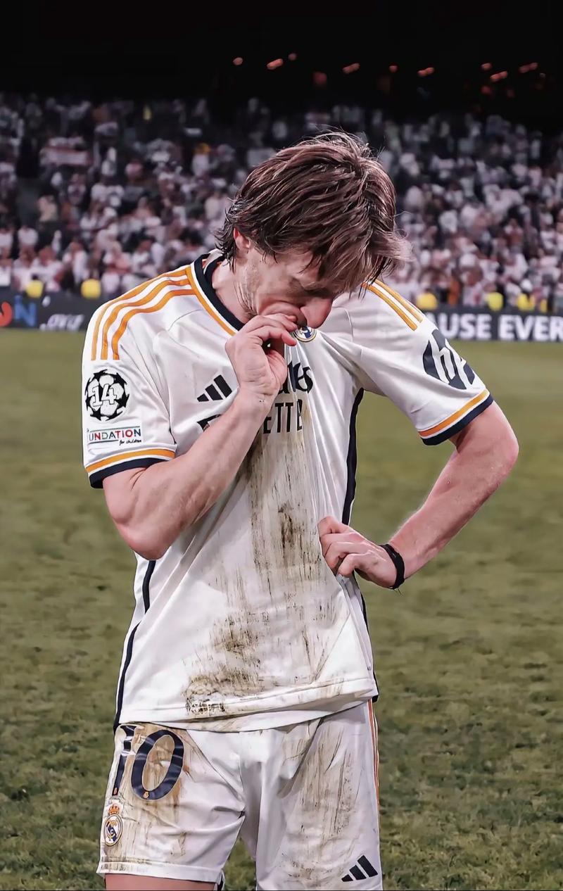 NBA湖人主场获胜，詹姆斯砍下高分